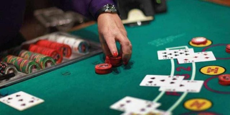 Bluff là chiến thuật phổ biến trong cách chơi bài poker